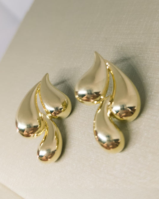 Brincos Três Gotas - Fluidez Dourada Moderna
