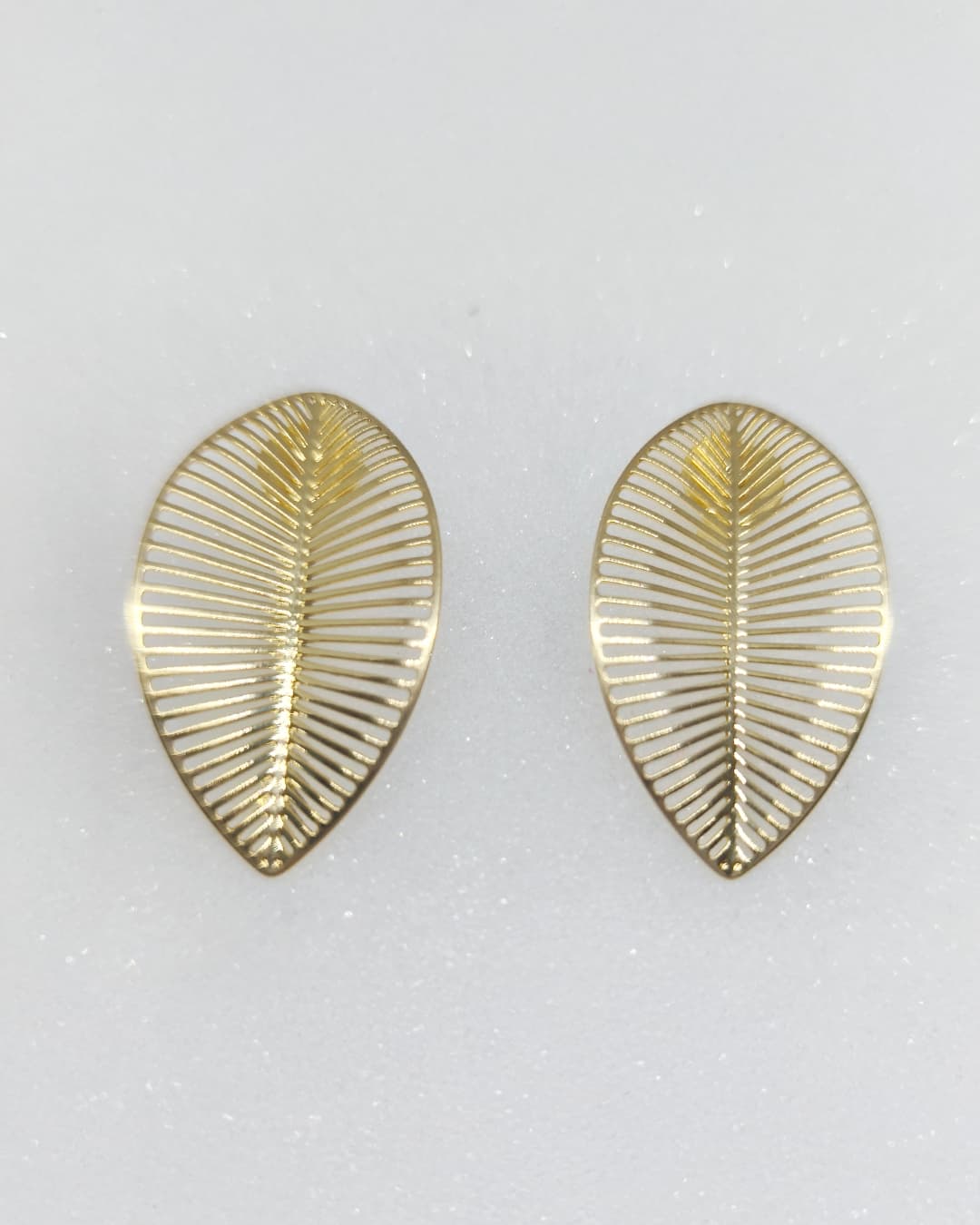 Brincos Folha Nervurada Dourados - Design Geométrico Tropical