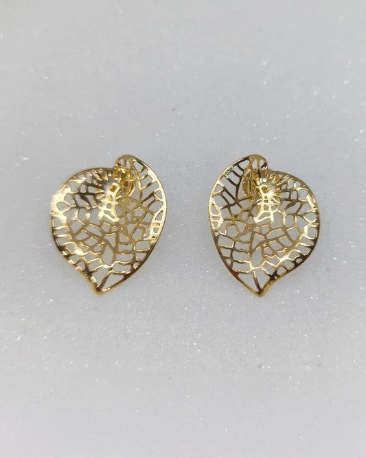 Brincos Folha Vazada Dourados - Design Filigrana Delicado