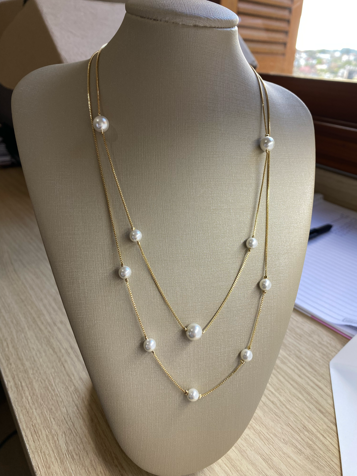 Colar Duplo Camadas com Pérolas